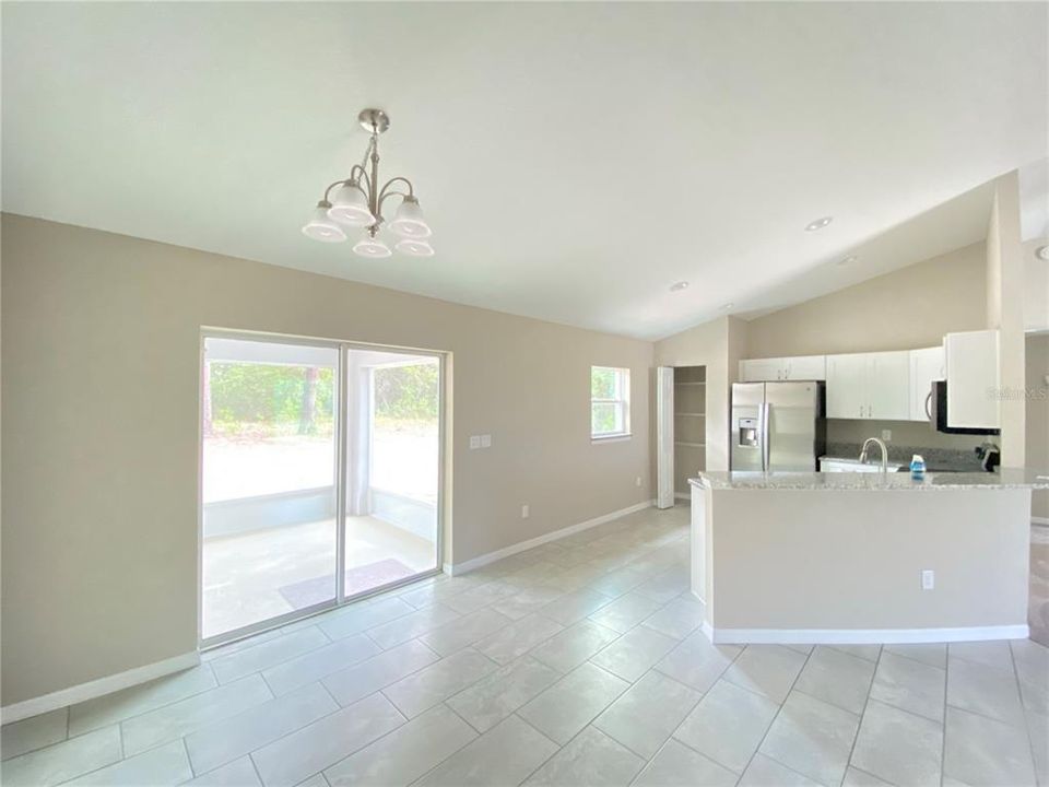 For Rent: $1,650 (3 beds, 2 baths, 1284 Square Feet)