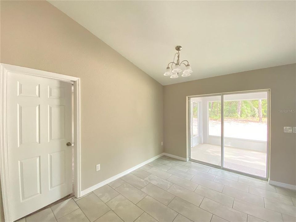 For Rent: $1,650 (3 beds, 2 baths, 1284 Square Feet)