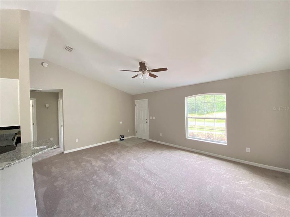 For Rent: $1,650 (3 beds, 2 baths, 1284 Square Feet)
