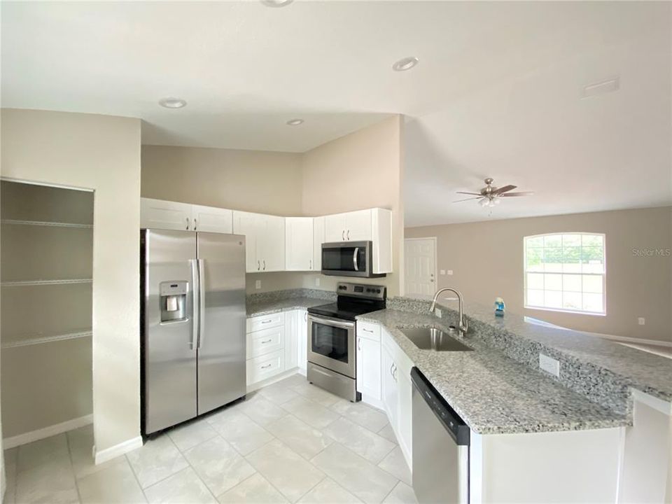 For Rent: $1,650 (3 beds, 2 baths, 1284 Square Feet)