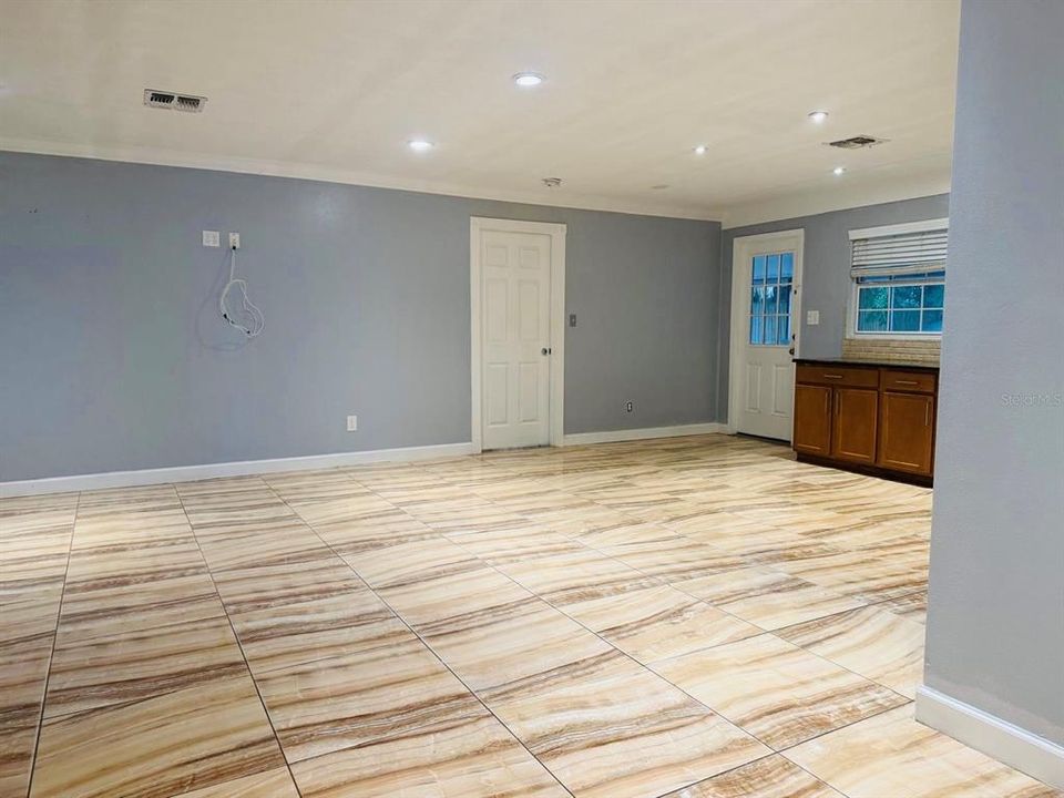 En Renta: $3,699 (5 camas, 3 baños, 2300 Pies cuadrados)