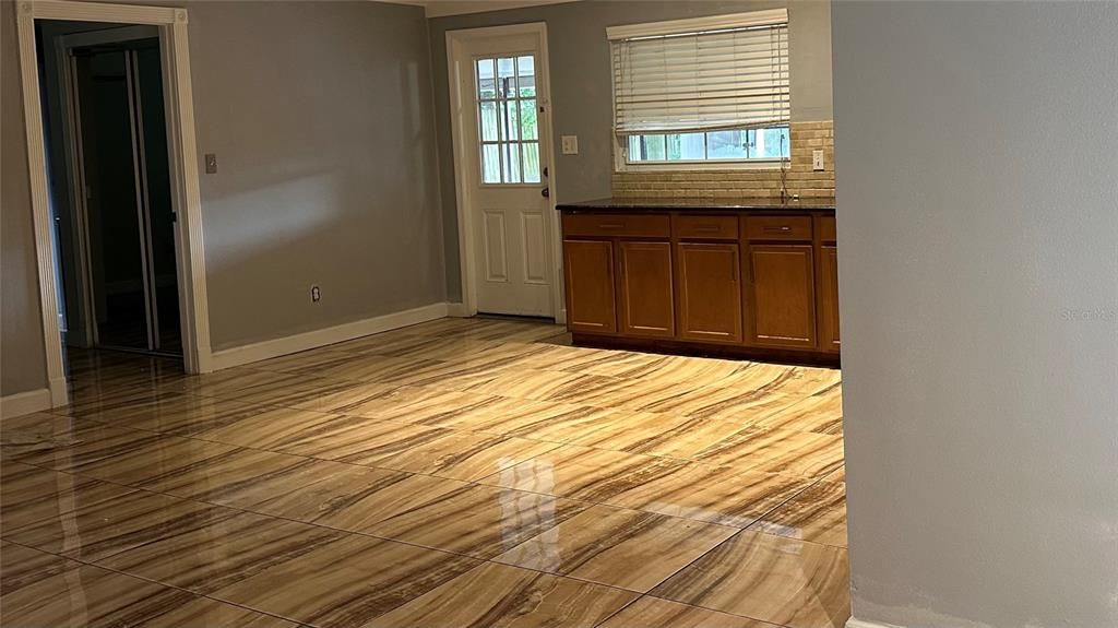 En Renta: $3,699 (5 camas, 3 baños, 2300 Pies cuadrados)