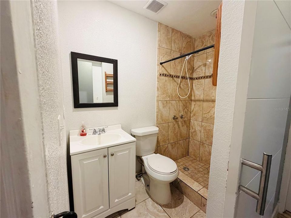 En Renta: $3,699 (5 camas, 3 baños, 2300 Pies cuadrados)