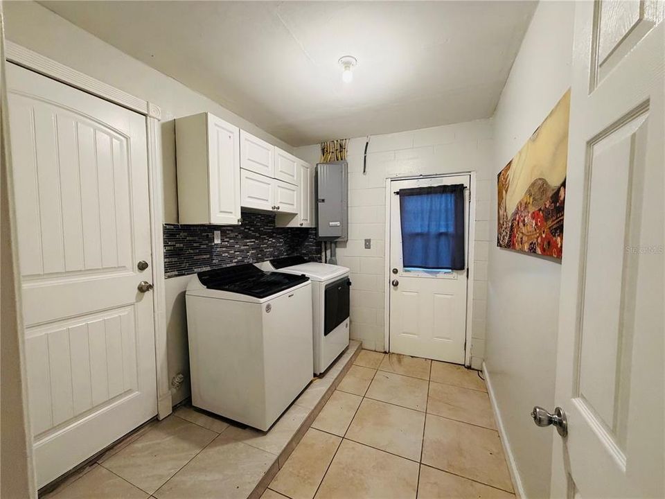 En Renta: $3,699 (5 camas, 3 baños, 2300 Pies cuadrados)
