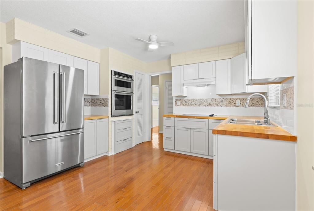 For Sale: $415,000 (2 beds, 2 baths, 1350 Square Feet)