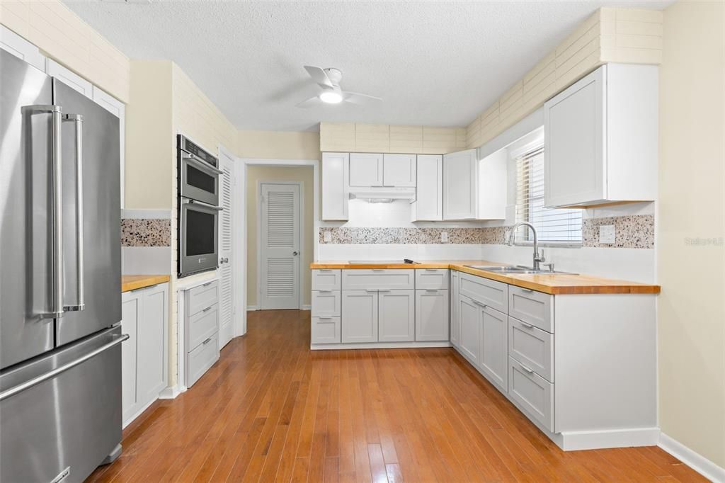 For Sale: $415,000 (2 beds, 2 baths, 1350 Square Feet)