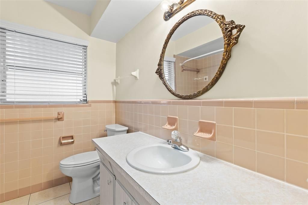 For Sale: $415,000 (2 beds, 2 baths, 1350 Square Feet)