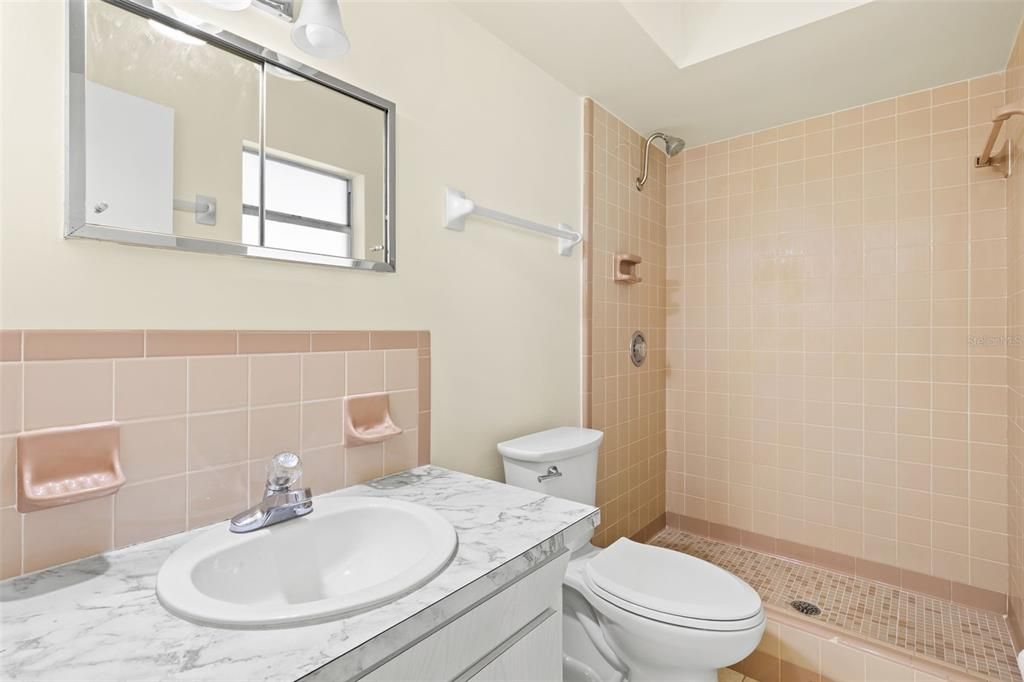 For Sale: $415,000 (2 beds, 2 baths, 1350 Square Feet)