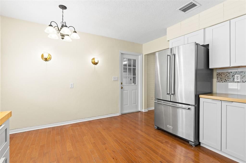For Sale: $415,000 (2 beds, 2 baths, 1350 Square Feet)
