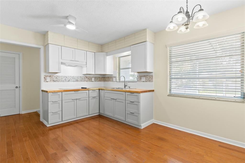 For Sale: $415,000 (2 beds, 2 baths, 1350 Square Feet)