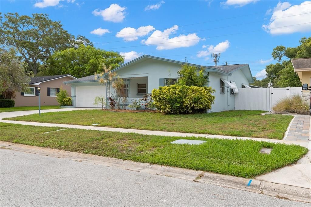 For Sale: $415,000 (2 beds, 2 baths, 1350 Square Feet)