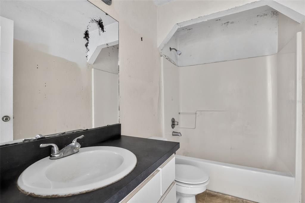 На продажу: $189,900 (3 спален, 2 ванн, 1742 Квадратных фут)