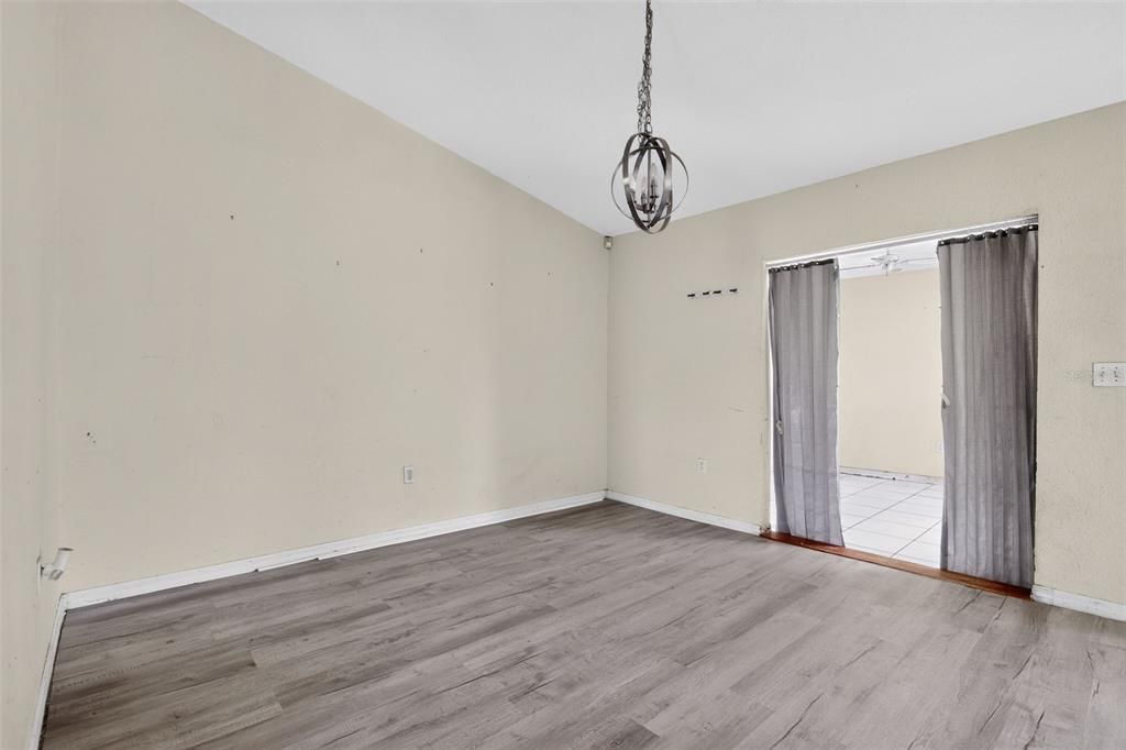 На продажу: $189,900 (3 спален, 2 ванн, 1742 Квадратных фут)