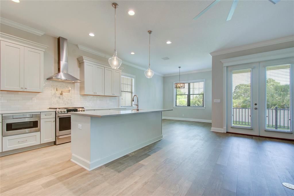 Под контрактом: $6,200 (4 спален, 4 ванн, 3322 Квадратных фут)