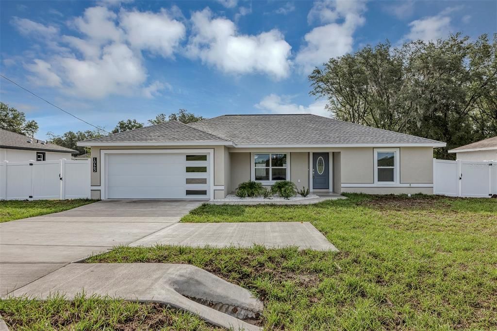 For Sale: $276,900 (3 beds, 2 baths, 1439 Square Feet)