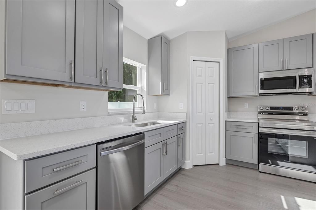 For Sale: $276,900 (3 beds, 2 baths, 1439 Square Feet)