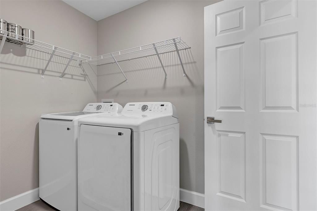 For Sale: $276,900 (3 beds, 2 baths, 1439 Square Feet)