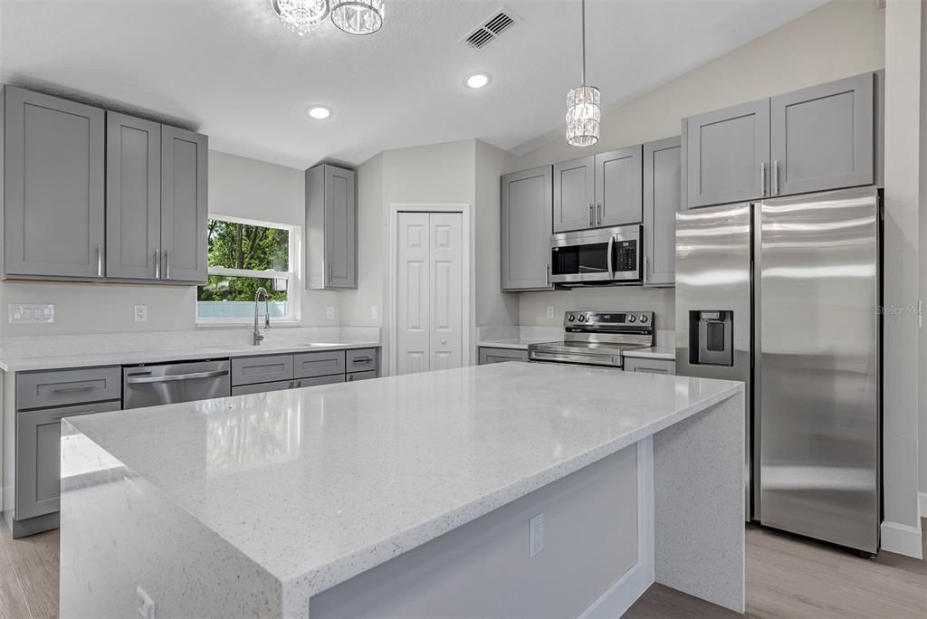 For Sale: $276,900 (3 beds, 2 baths, 1439 Square Feet)