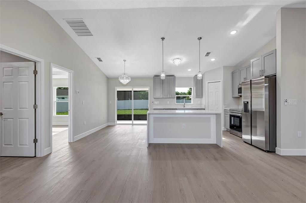 For Sale: $276,900 (3 beds, 2 baths, 1439 Square Feet)