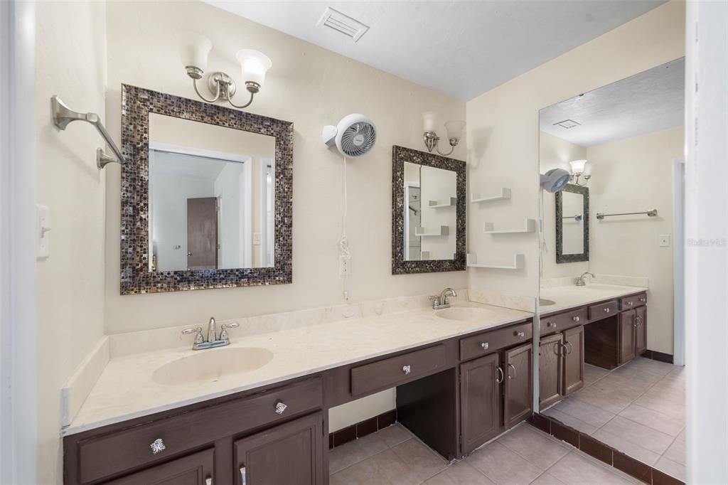 For Sale: $255,500 (3 beds, 2 baths, 1764 Square Feet)