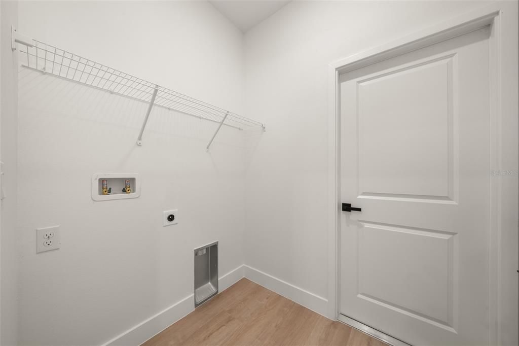 На продажу: $305,000 (4 спален, 2 ванн, 1750 Квадратных фут)