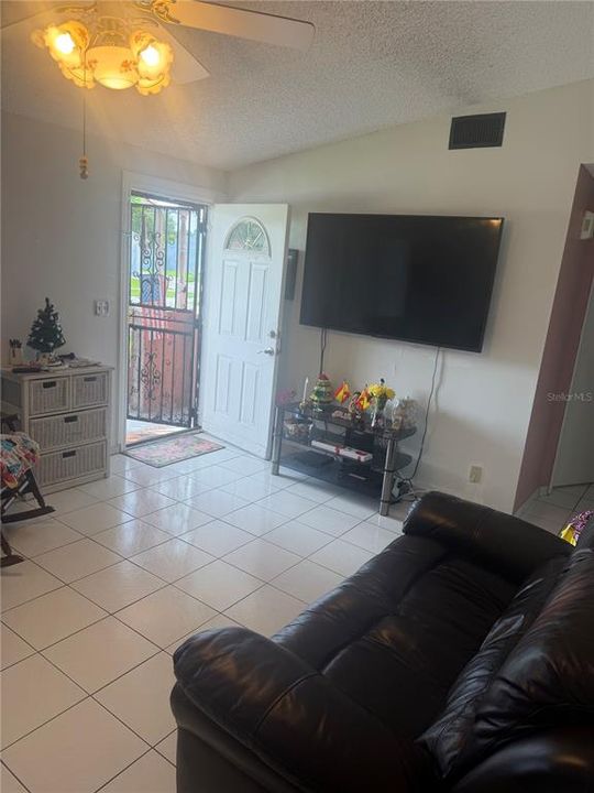 En Venta: $447,500 (2 camas, 2 baños, 816 Pies cuadrados)