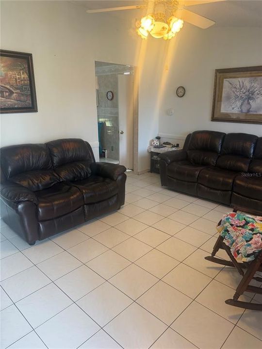 En Venta: $447,500 (2 camas, 2 baños, 816 Pies cuadrados)