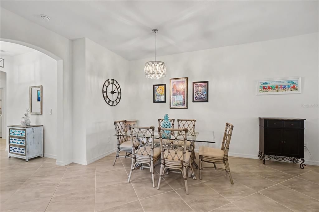 For Sale: $303,900 (2 beds, 2 baths, 1564 Square Feet)