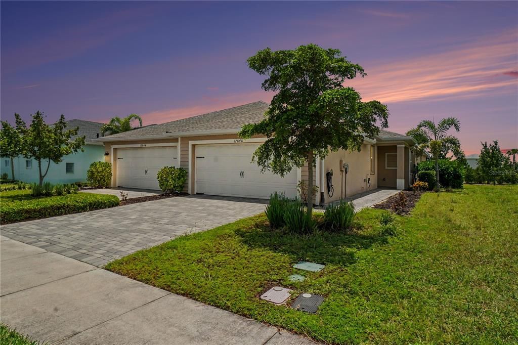 For Sale: $303,900 (2 beds, 2 baths, 1564 Square Feet)