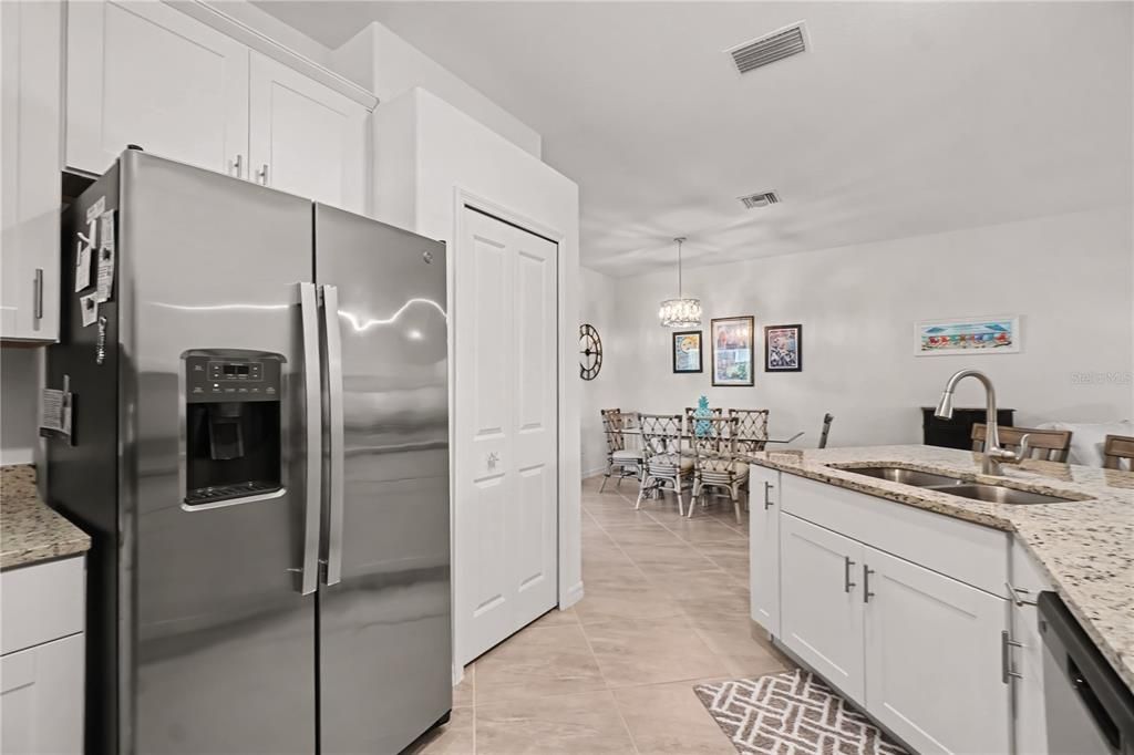 For Sale: $303,900 (2 beds, 2 baths, 1564 Square Feet)