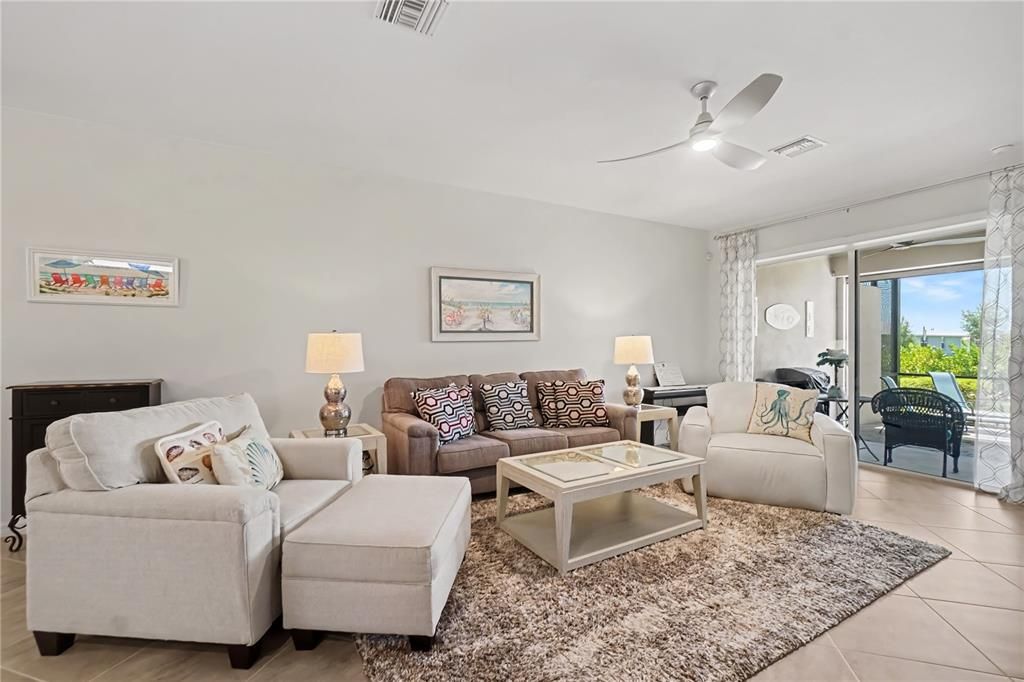 For Sale: $303,900 (2 beds, 2 baths, 1564 Square Feet)