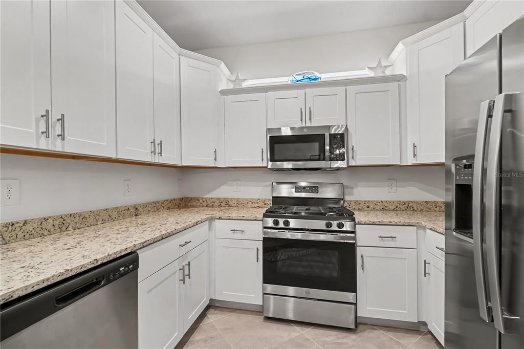For Sale: $303,900 (2 beds, 2 baths, 1564 Square Feet)