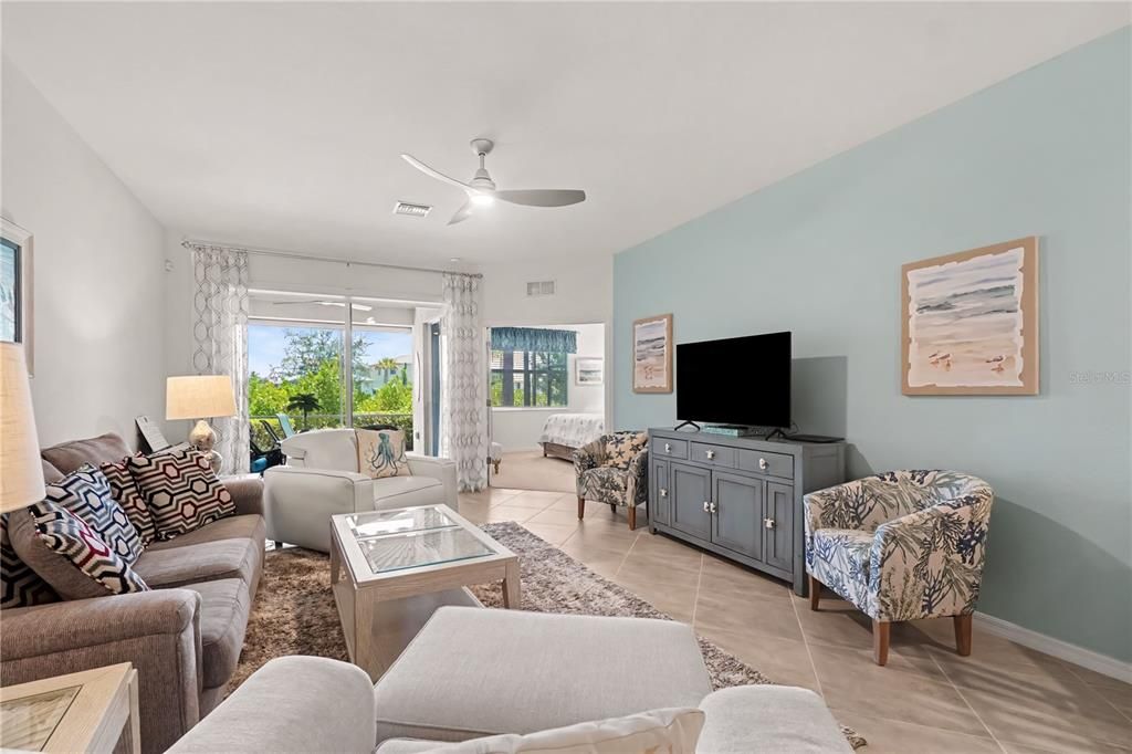 For Sale: $303,900 (2 beds, 2 baths, 1564 Square Feet)