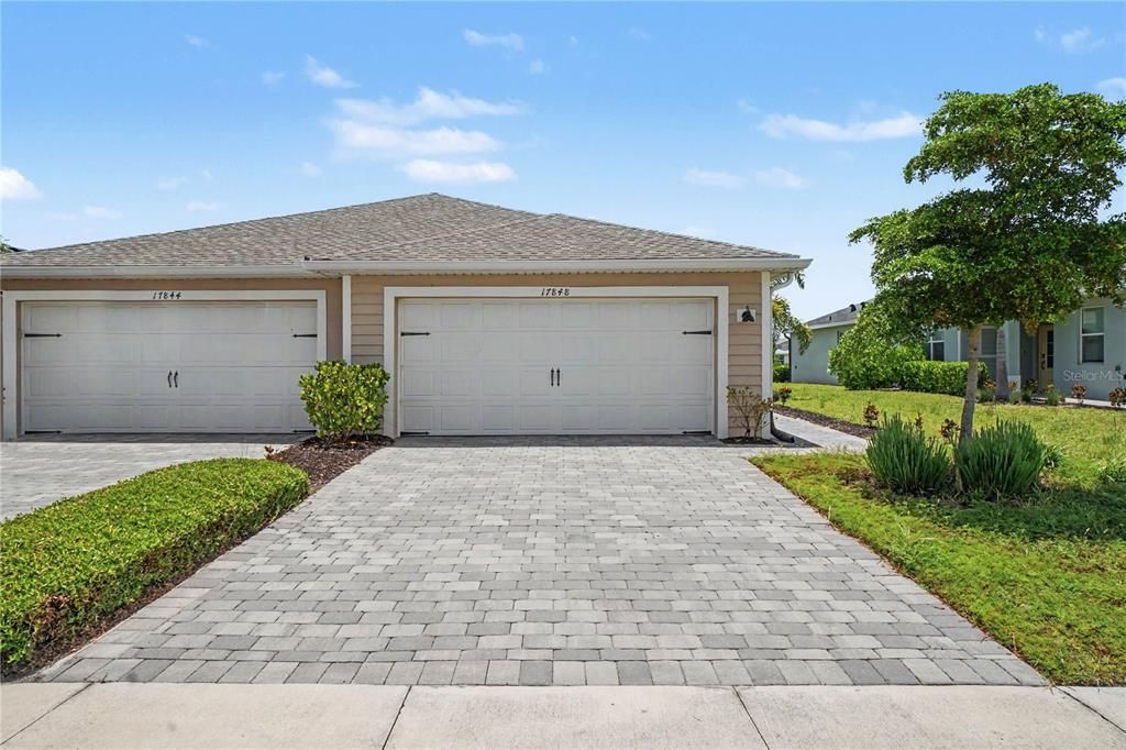 For Sale: $303,900 (2 beds, 2 baths, 1564 Square Feet)