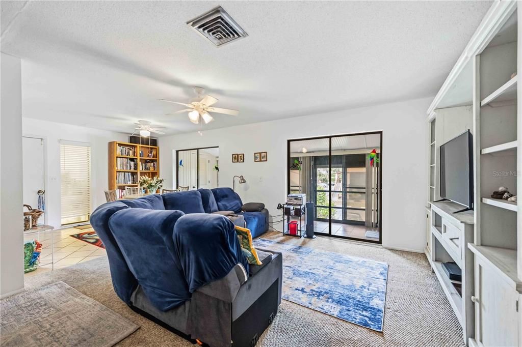 En Venta: $169,995 (2 camas, 2 baños, 1013 Pies cuadrados)