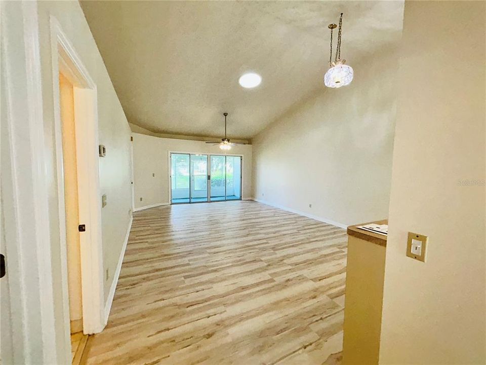 На продажу: $199,900 (2 спален, 2 ванн, 1193 Квадратных фут)