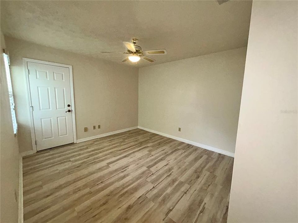 На продажу: $199,900 (2 спален, 2 ванн, 1193 Квадратных фут)