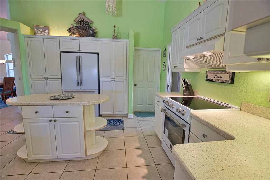 For Sale: $524,900 (4 beds, 2 baths, 2469 Square Feet)