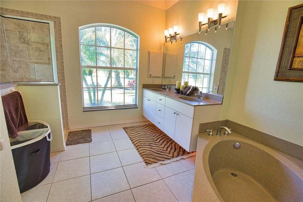 For Sale: $524,900 (4 beds, 2 baths, 2469 Square Feet)