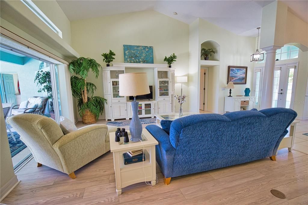 For Sale: $524,900 (4 beds, 2 baths, 2469 Square Feet)