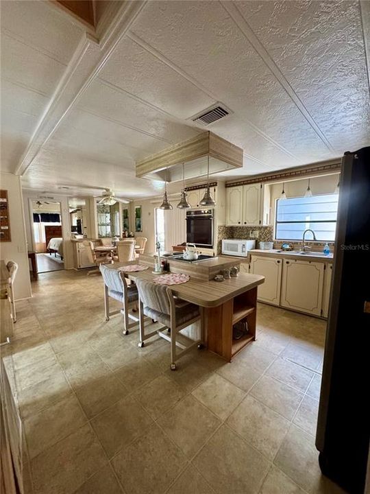 На продажу: $145,000 (2 спален, 2 ванн, 1344 Квадратных фут)