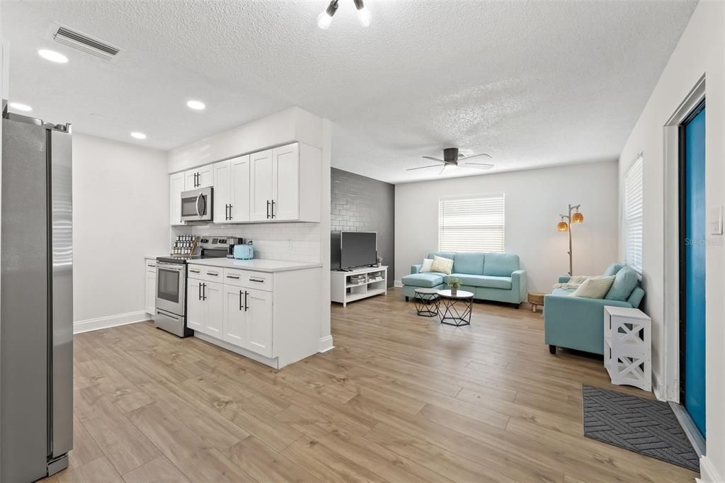 В аренду: $2,650 (4 спален, 2 ванн, 1617 Квадратных фут)