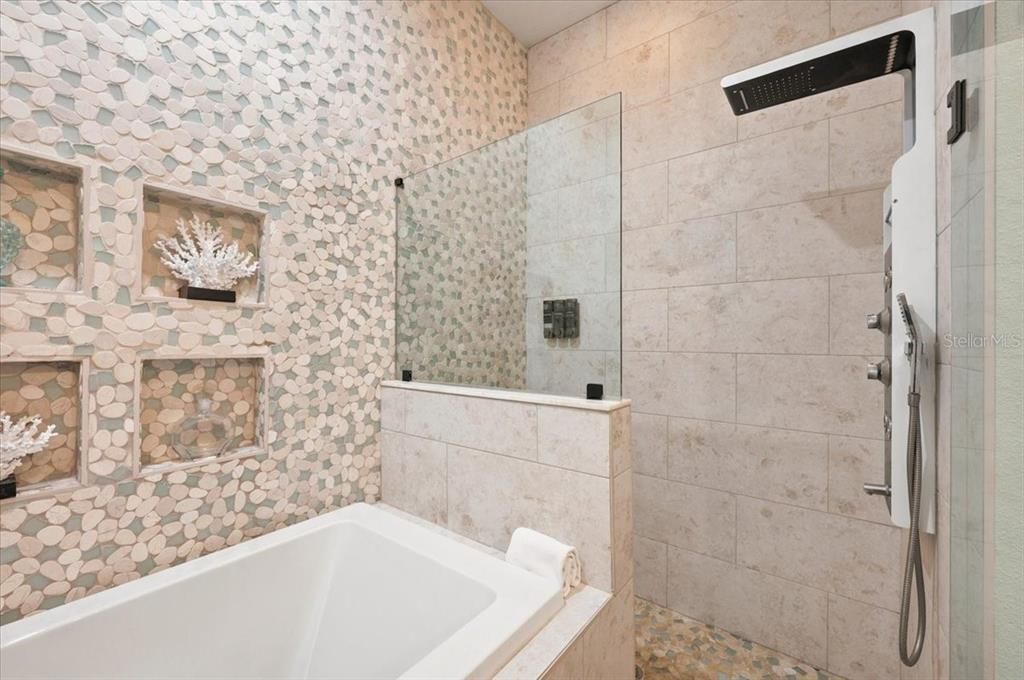 For Sale: $2,950,000 (6 beds, 4 baths, 2688 Square Feet)