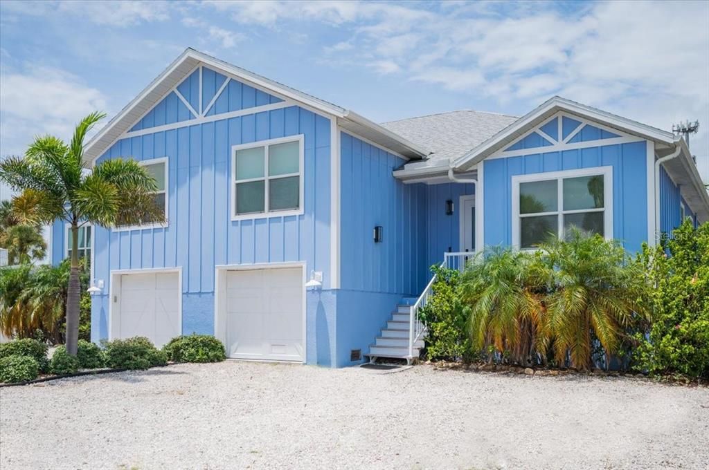 For Sale: $2,950,000 (6 beds, 4 baths, 2688 Square Feet)