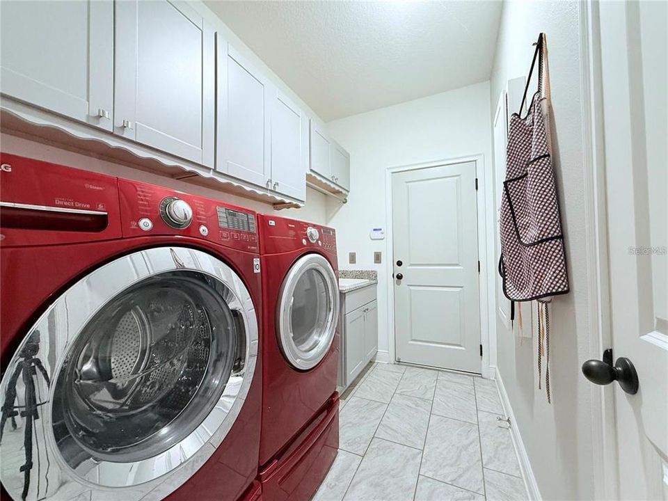For Rent: $3,000 (4 beds, 3 baths, 2631 Square Feet)