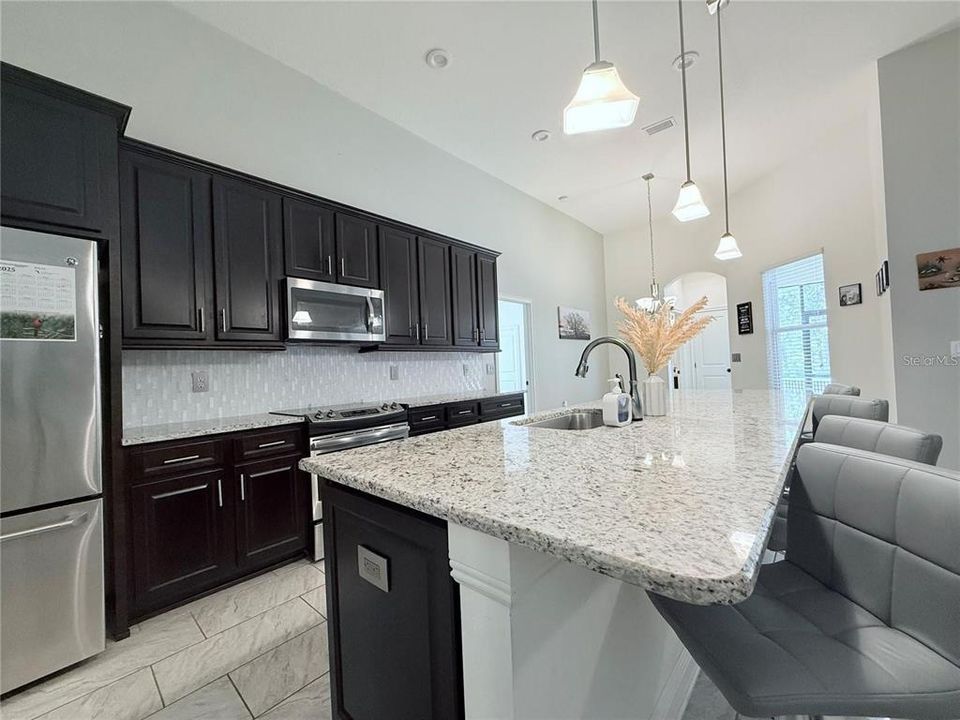 For Rent: $3,000 (4 beds, 3 baths, 2631 Square Feet)