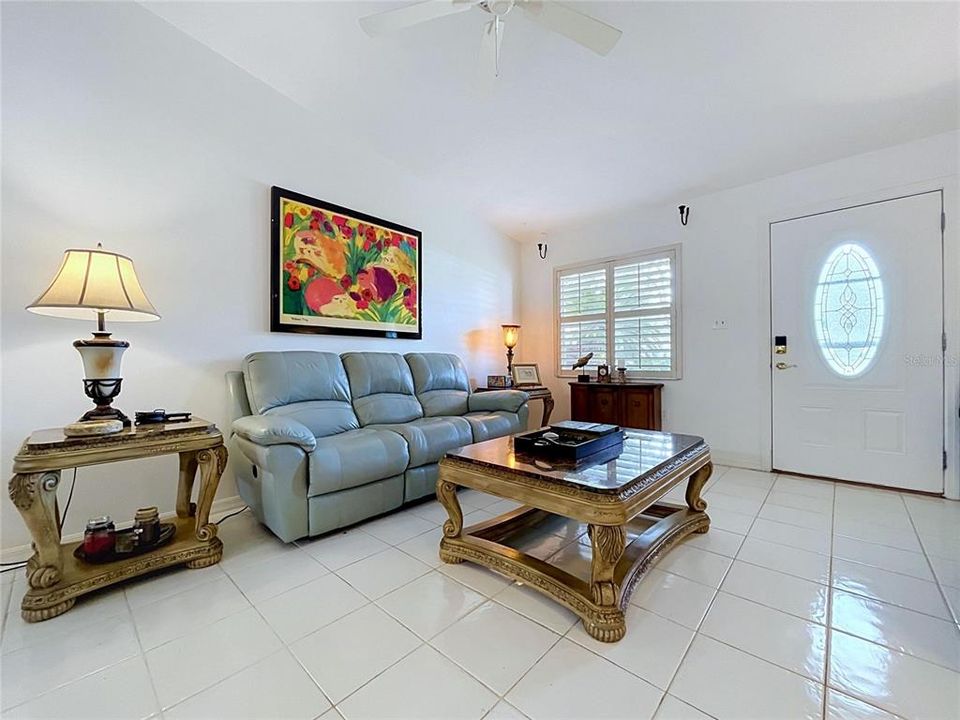 For Sale: $215,000 (2 beds, 2 baths, 1026 Square Feet)