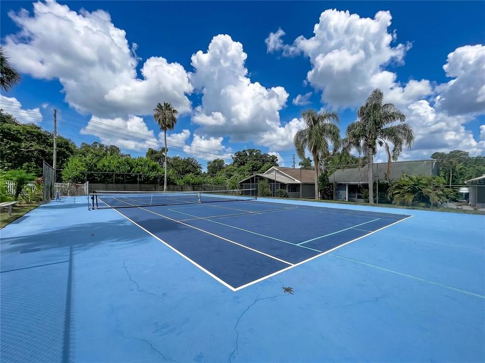 For Sale: $215,000 (2 beds, 2 baths, 1026 Square Feet)