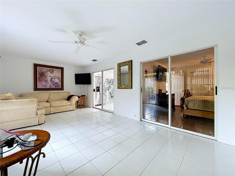 For Sale: $215,000 (2 beds, 2 baths, 1026 Square Feet)