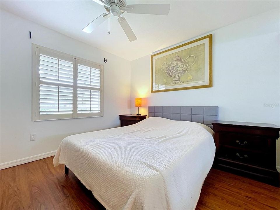 For Sale: $215,000 (2 beds, 2 baths, 1026 Square Feet)